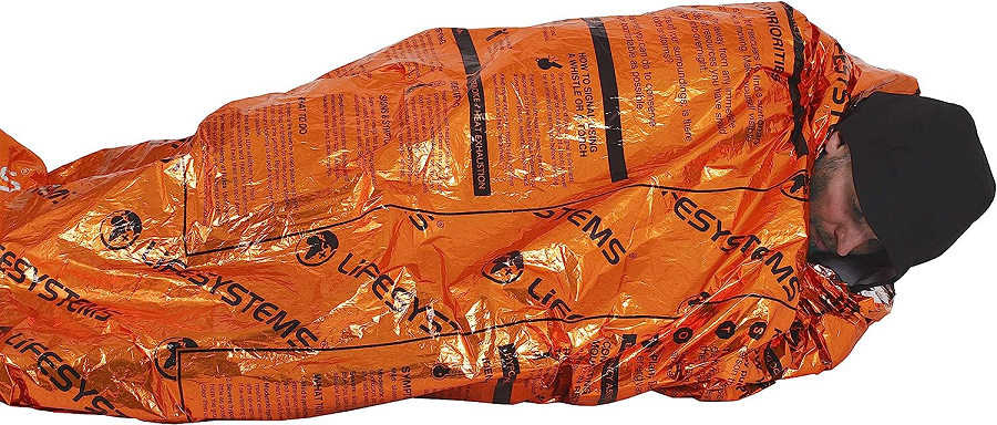 Lehký voděodolný bivi vak Lifesystems Heatshield Thermal Bag použití 4
